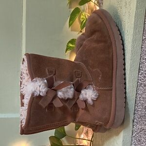 Women's Koolaburra UGG Shearling Bow Chestnut Ankle Booties 8